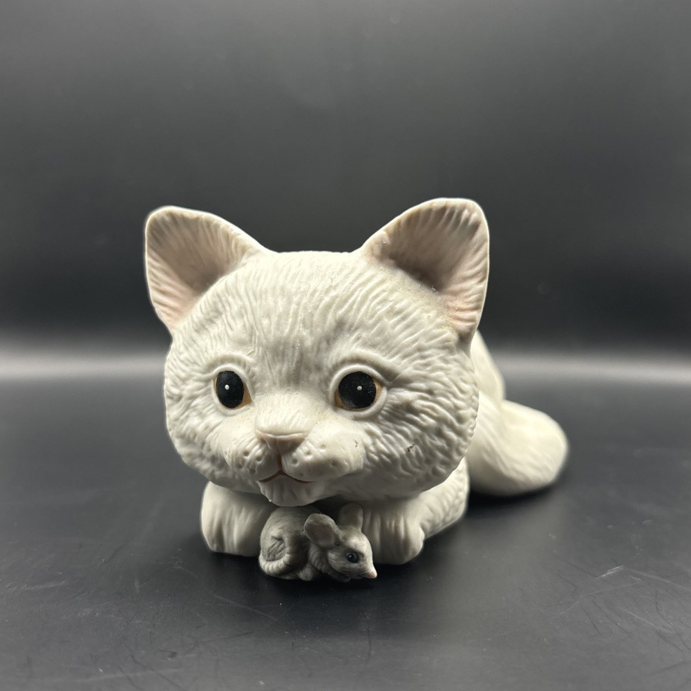 Vintage 1988 Cat Kitten Holding Mouse Under Chin Kathy Wise Enesco Figurine